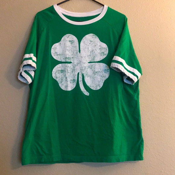 Lucky Irish shamrock T-shirt - Picture 1 of 3